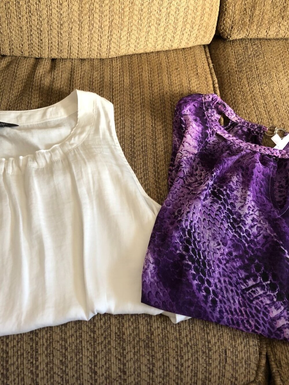 LOT of 2 Blouses - Vera Wang XL White & Jennifer Lopez Purple XL 22.5-23" Pit#KF